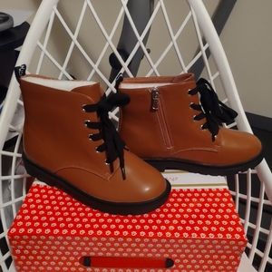 Girls boots